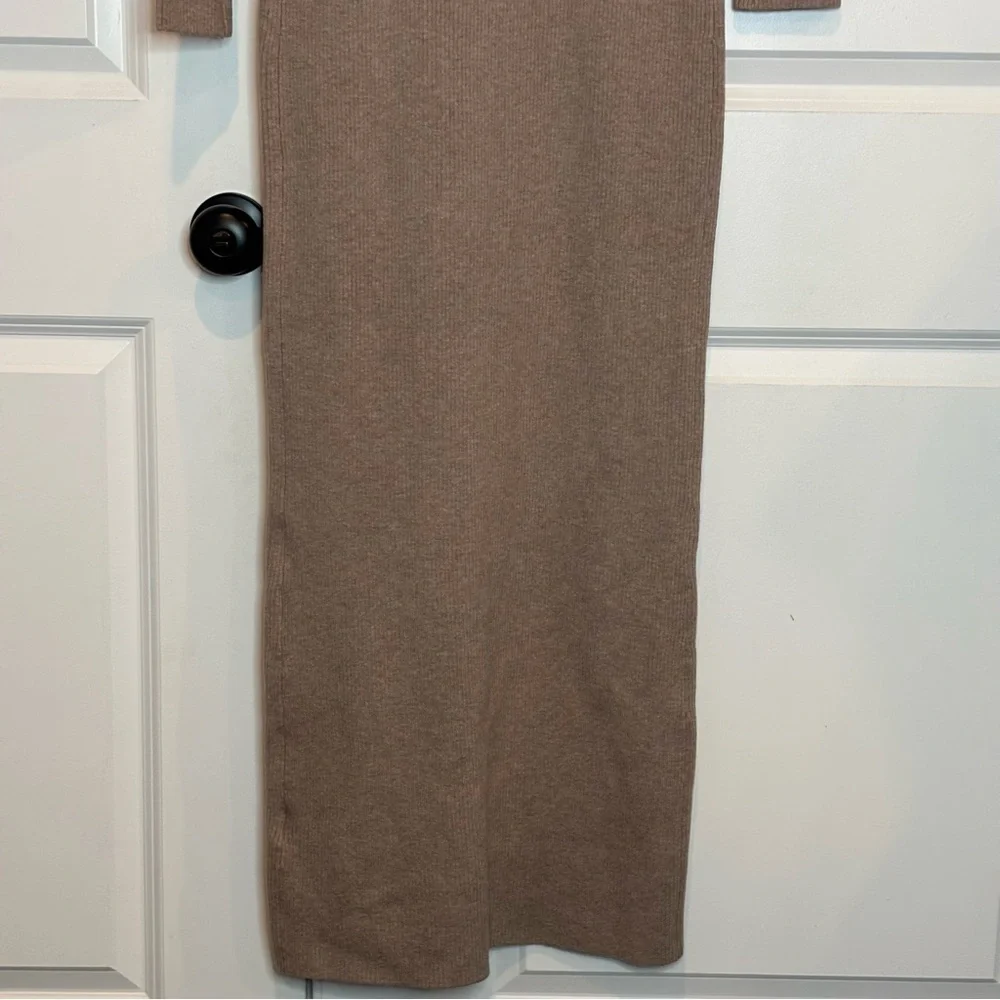 NWT Abercrombie & Fitch Tan Ribbed Knit V-neck Long Sleeve Maxi Dress M